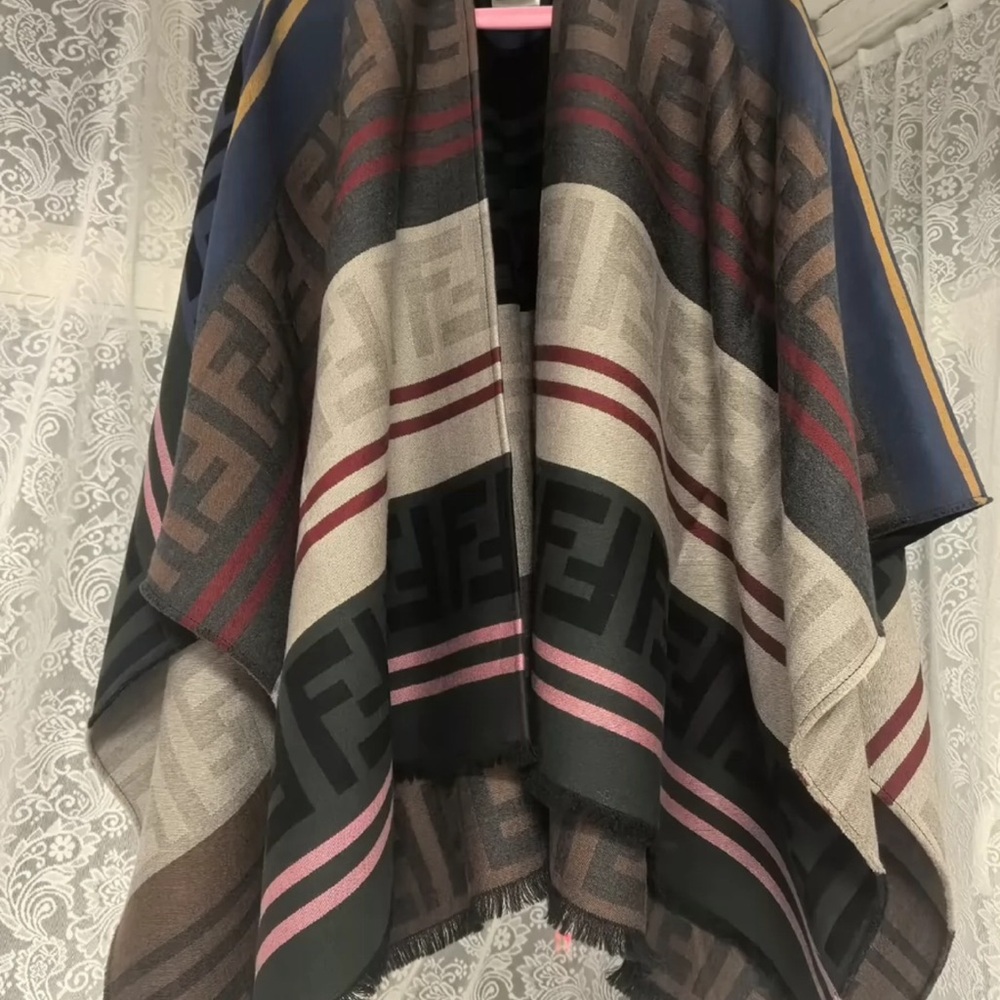 Fendi Logo Multicolor Poncho